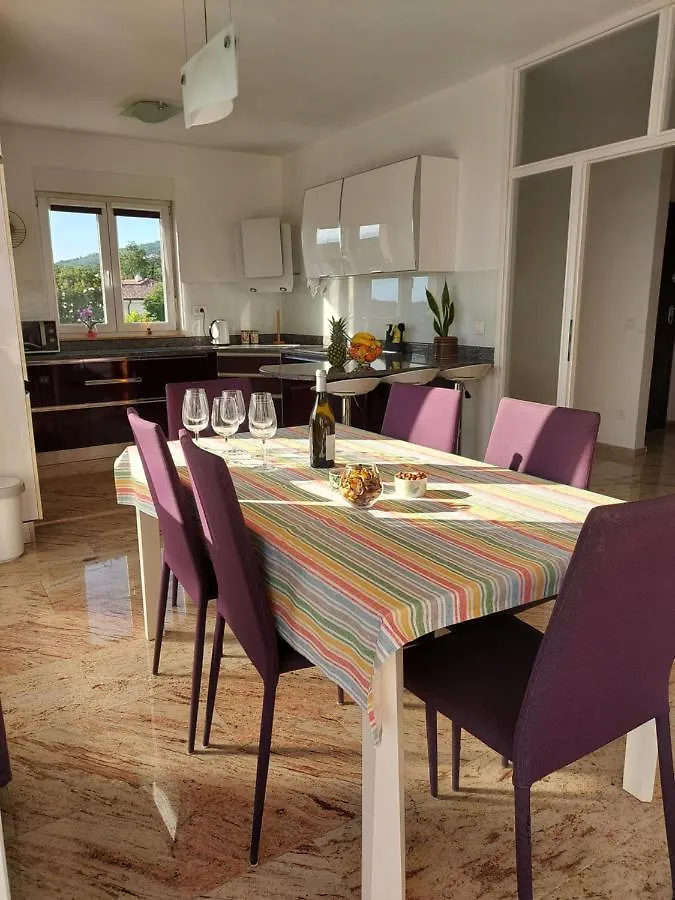 Kleopatra'S Suit Apartment Rijeka Croatia